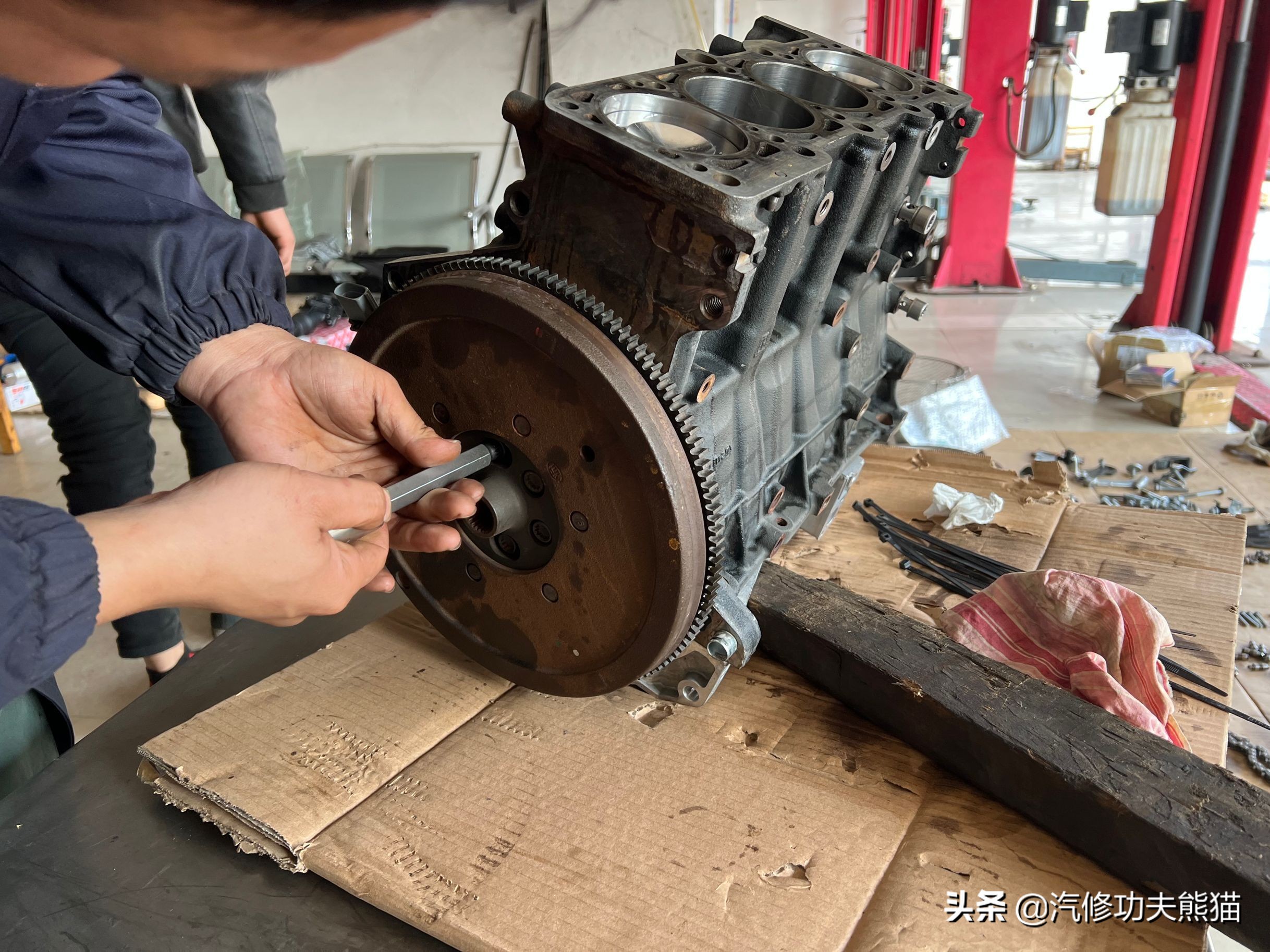 奥迪大众保时捷烧机油专修,2.0t奥迪a6烧机油吗