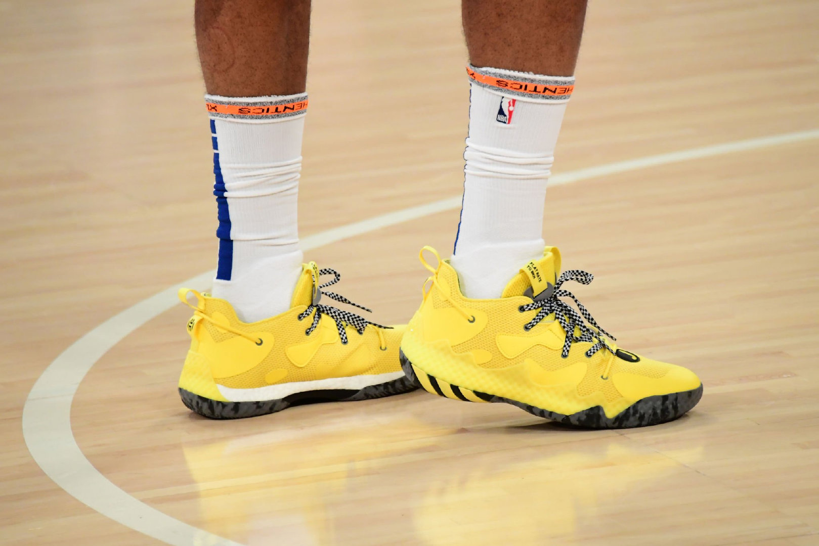哈登低调换上最新AdidasHardenVol.6战靴！NBA赛场上脚合集