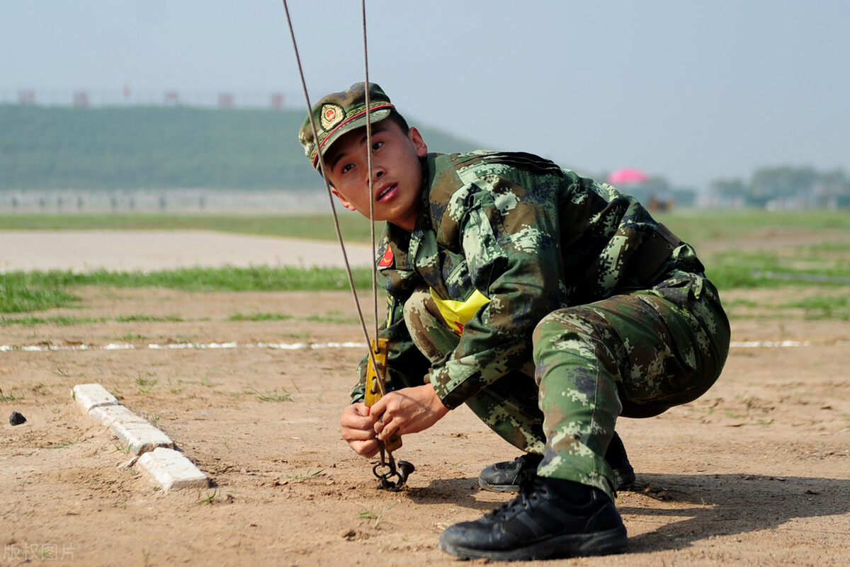 通信专业到部队当兵,孩子大专去当兵有前途吗