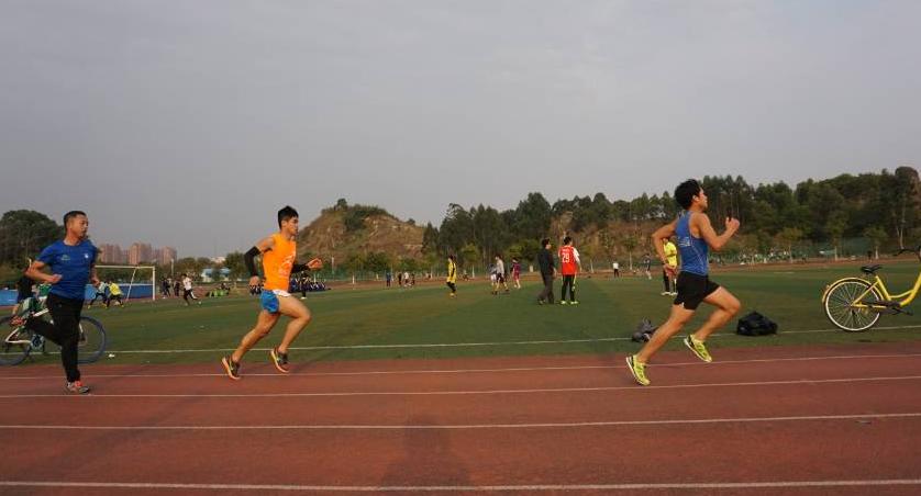 体育老师公认“省力”跑步法,3个技巧轻松到终点,学生提前了解