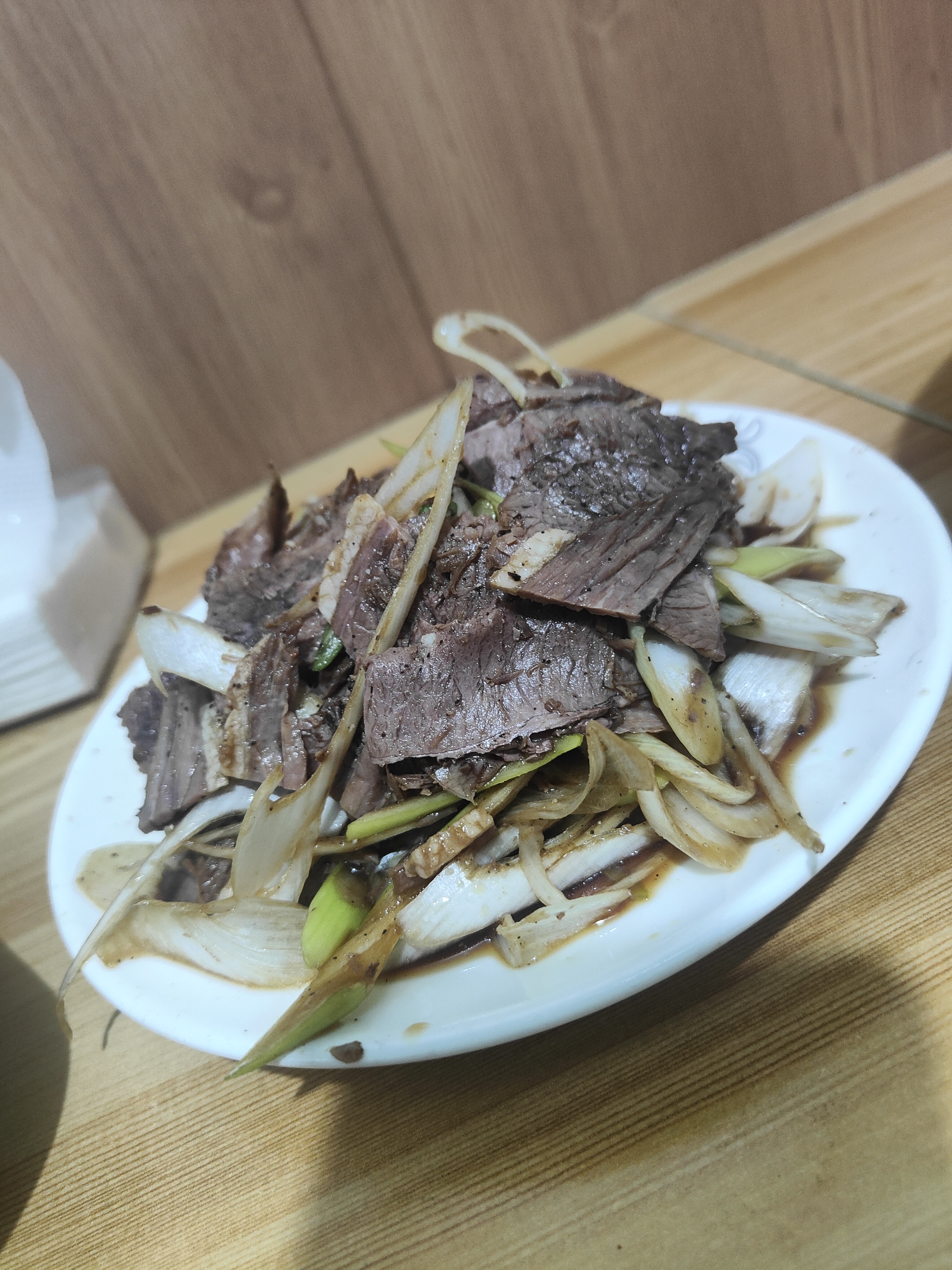 吃游青岛｜一中拉面烤肉，老城区里的特色面馆
