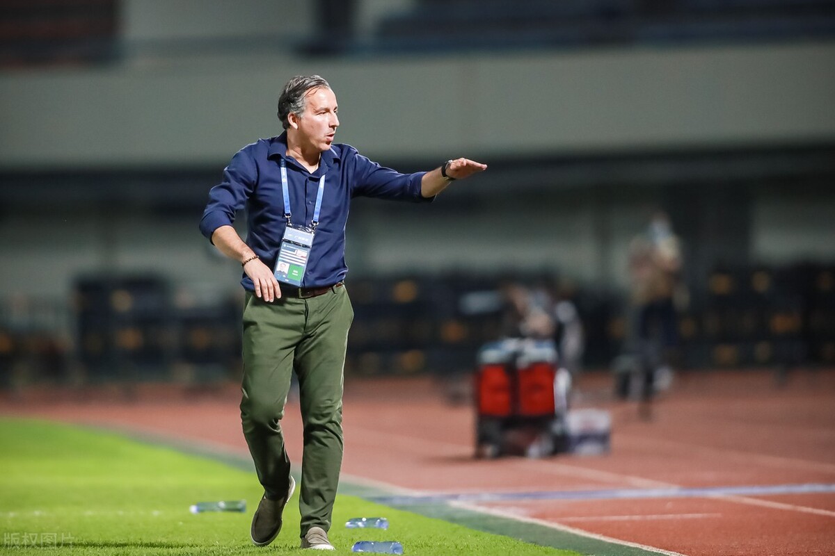 央视点评哈维尔,央视报道中国球迷去看球