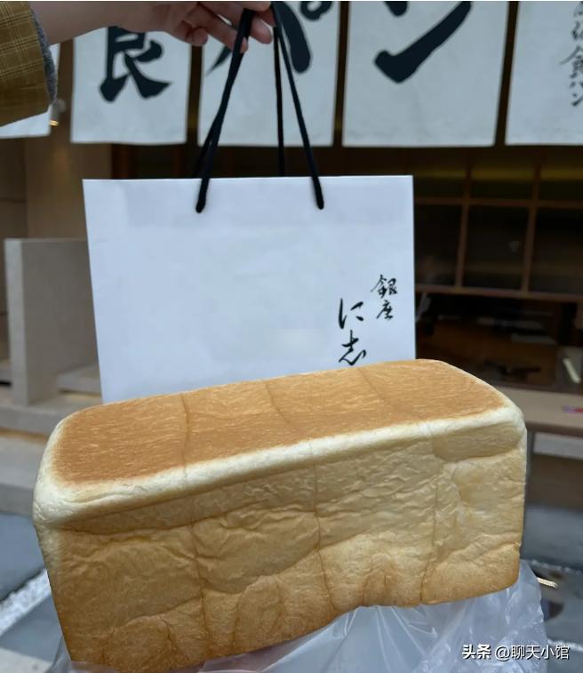 “上海女全款600买天价吐司面包”遭群嘲：你媚外的样子真的很丑