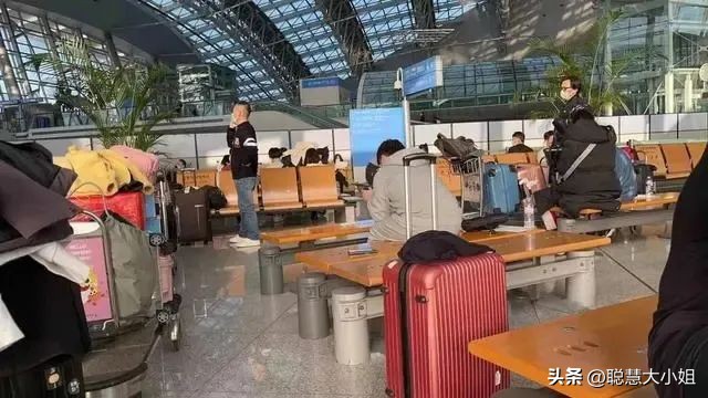 中国人入境韩国被挂黄牌视频,中国游客入韩被挂黄牌