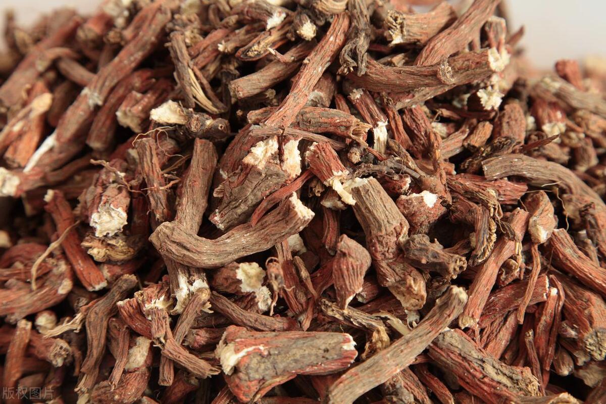 脸上油多下巴和脸颊不停的长痘痘,30岁了脸上出油长痘痘