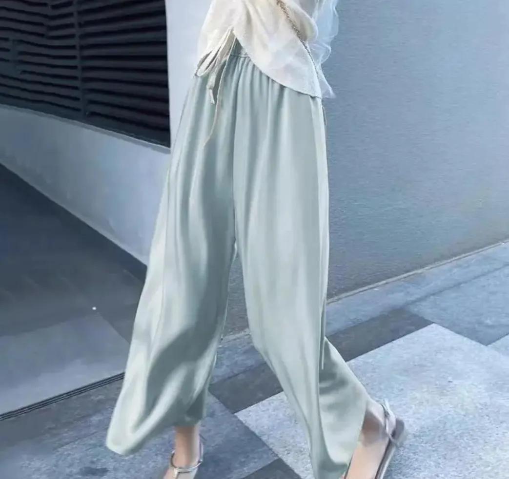 女导游穿紧身裤被质疑色情营销,穿紧身裤女导游被批评教育合理吗