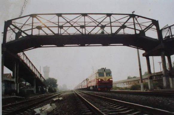 六七十年代,小镇三角地的春节文/路嫚