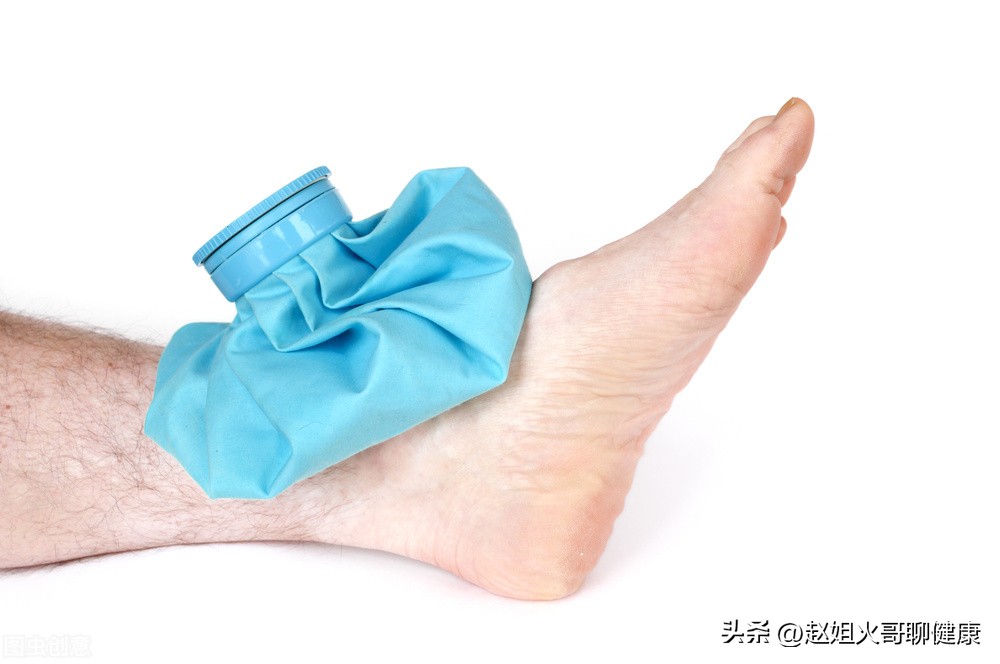 孩子无缘无故崴脚的预兆,小孩不小心崴着脚疼怎么办