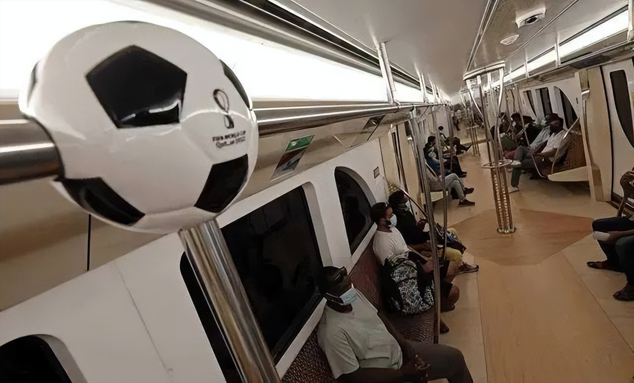 卡塔尔世界杯投入2000亿谁赚了,卡塔尔为世界杯花费多少钱