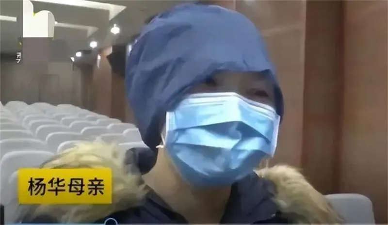 2015年43岁母亲将子宫移植给女儿,26岁女儿移植子宫生二胎