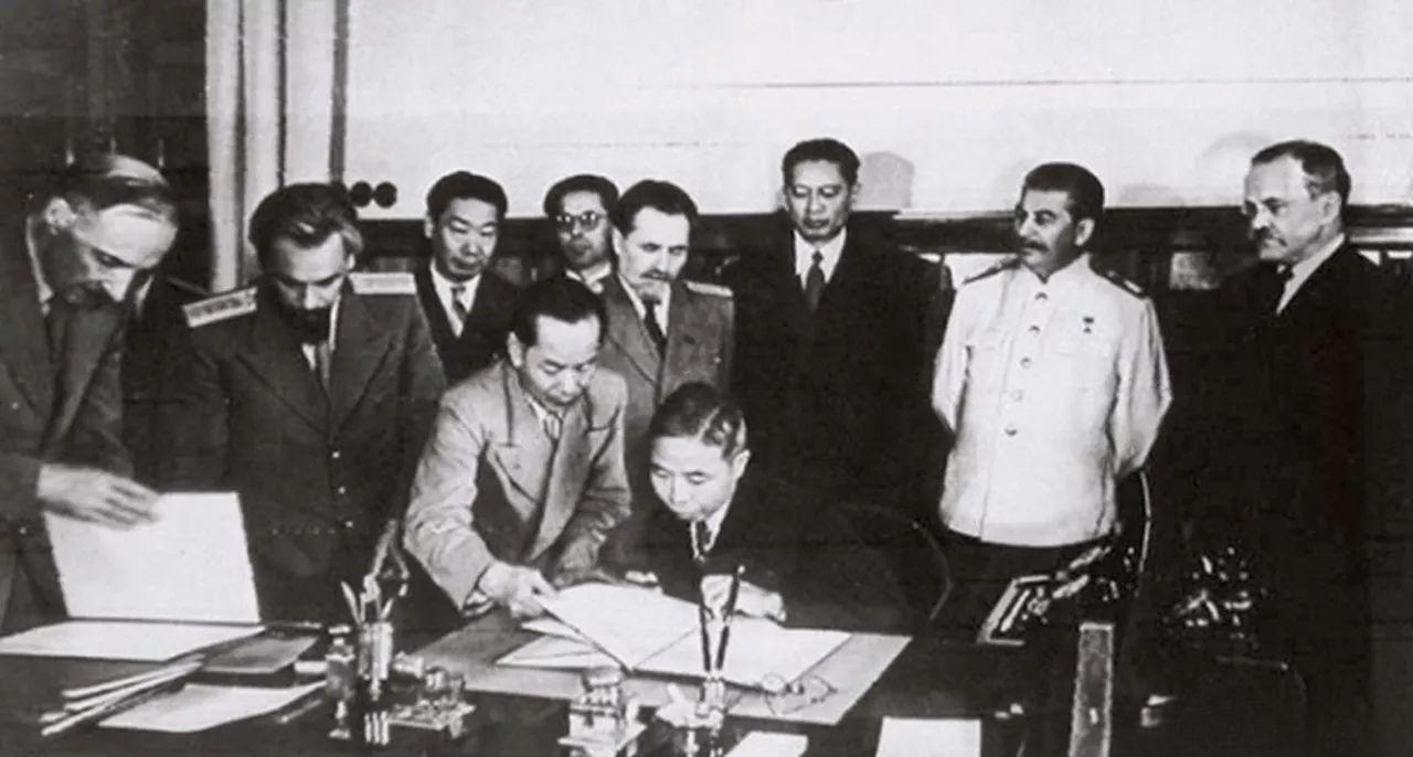 新中国为什么“亲苏反美”？