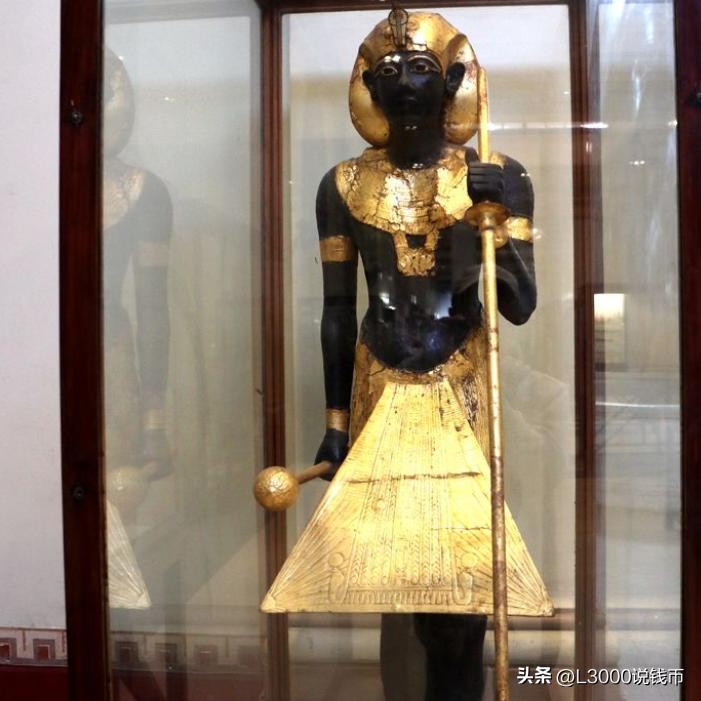 2015年发行的三角形纪念币,方形纪念币发行量