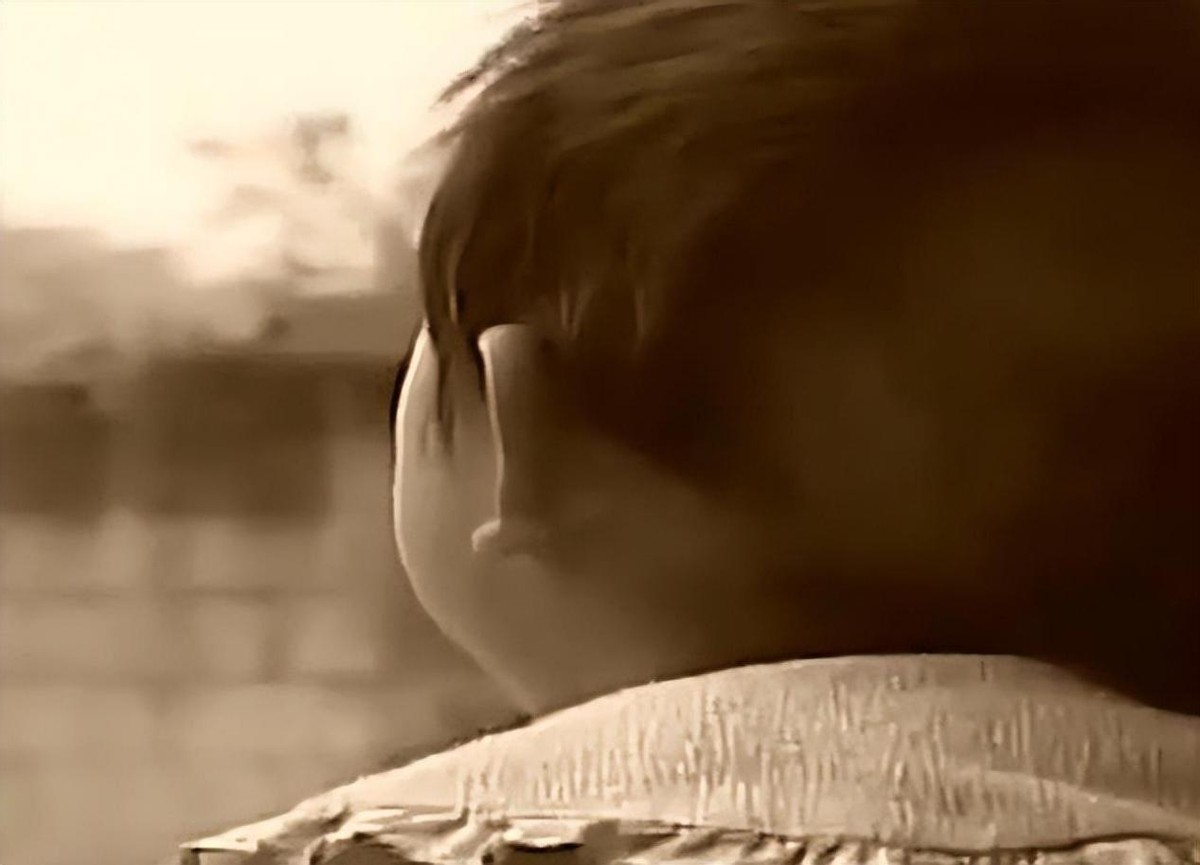 16年重庆女孩晕厥，醒来后扯头发吃，专家：吃头发对身体没有坏处