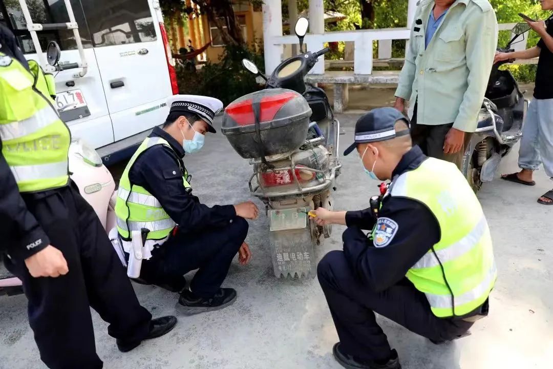 在柳州电动车上什么牌是正规的,柳州电车牌照怎么区分真假