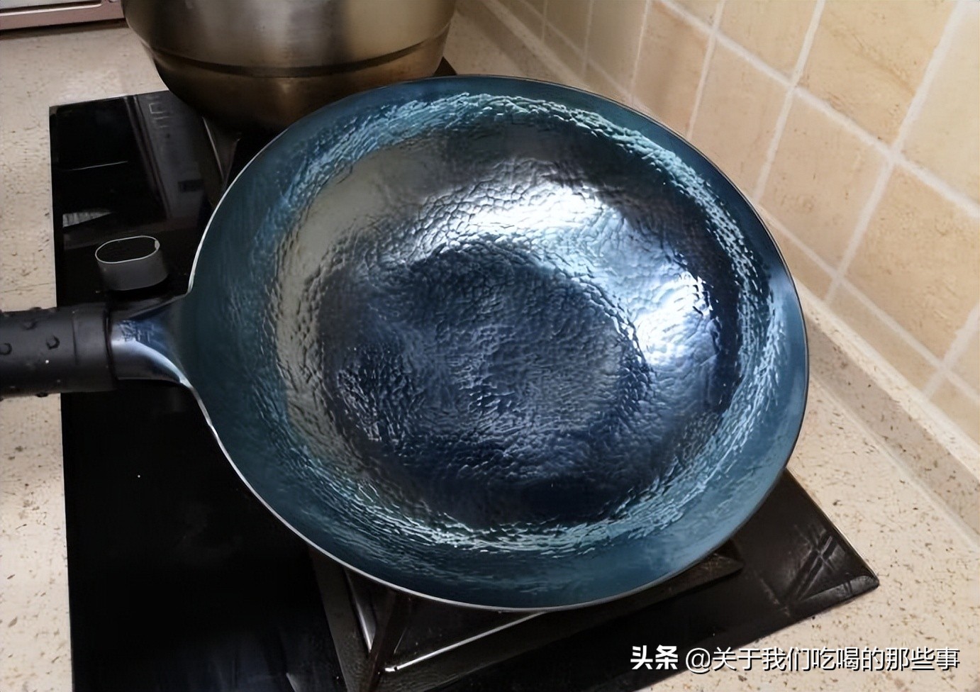 买铁锅时怎么分辨锅有没有涂层,生铁熟铁不粘锅怎么开锅