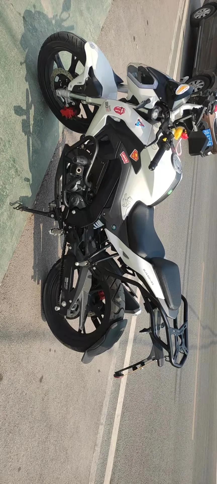 22年贝纳利小迅龙150白色,22款贝纳利150小迅龙属于什么车