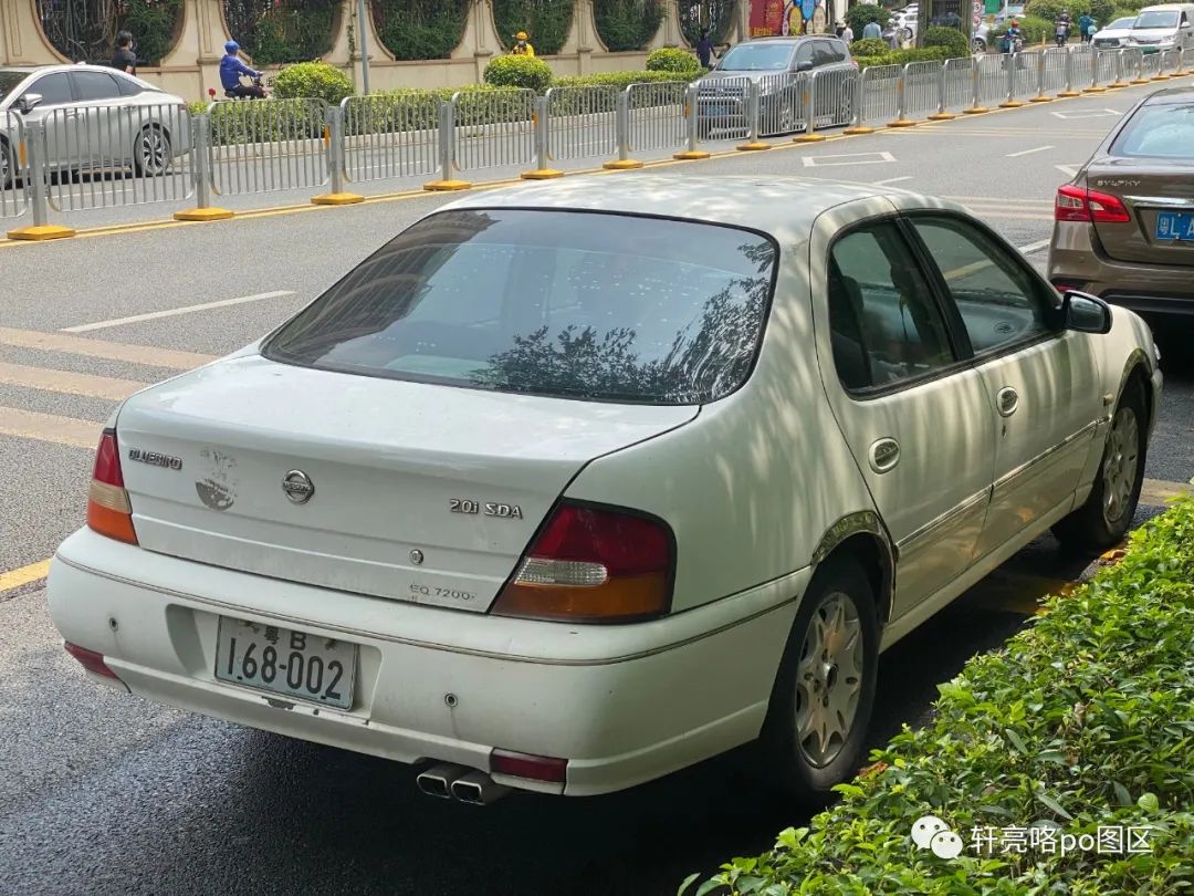 02日产蓝鸟,02式车牌超跑