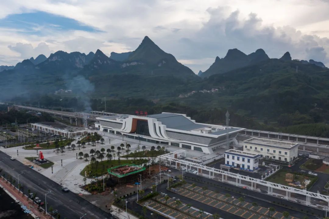 南宁到贵阳车票太难买,南宁东到贵阳多少钱