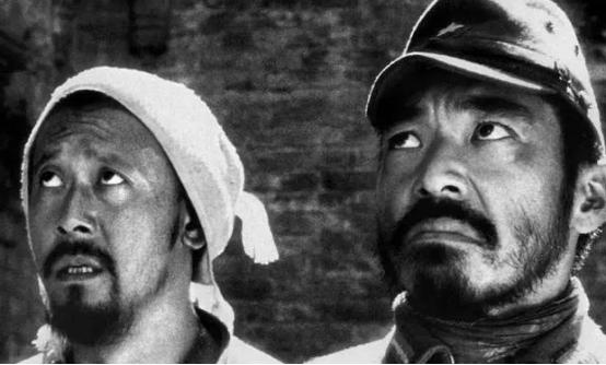 把戏子捧上天，四年赔光63亿，华谊兄弟大裁员背后，是娱圈的悲哀