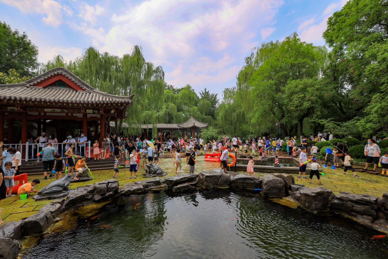 游济南趵突泉大明湖的感慨,趵突腾空润泉城