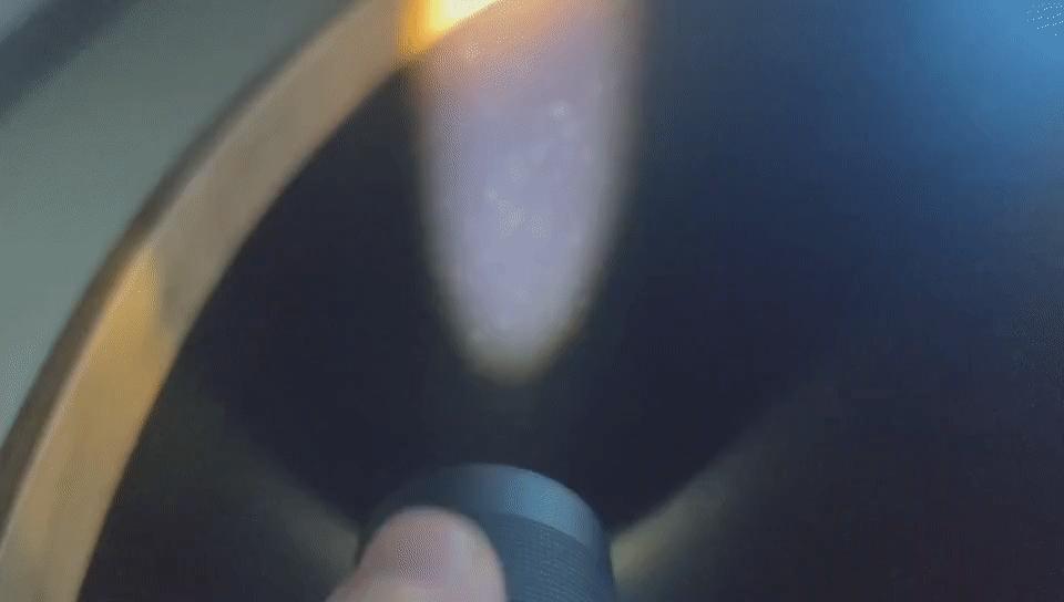 可以当灯光用的手电筒,能当灯的音响