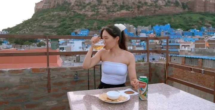 韩国女子单独在印度旅行，被男子跟踪性骚扰，掏生殖器还猥琐微笑