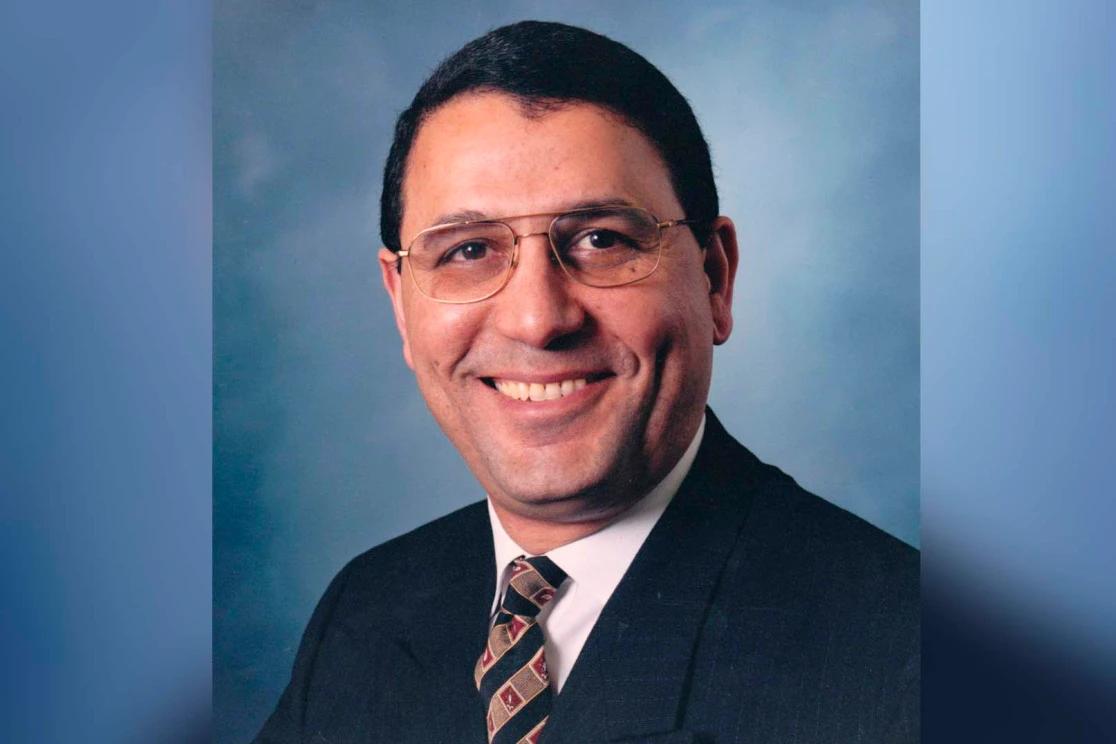 美国牙医故意钻坏病人的牙齿再做修复手术，5年毁掉上千颗牙