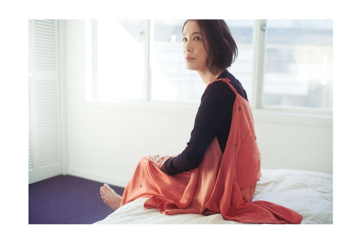 四十岁女人长头发短头发哪个减龄,五十多岁女人头发厚剪什么发型