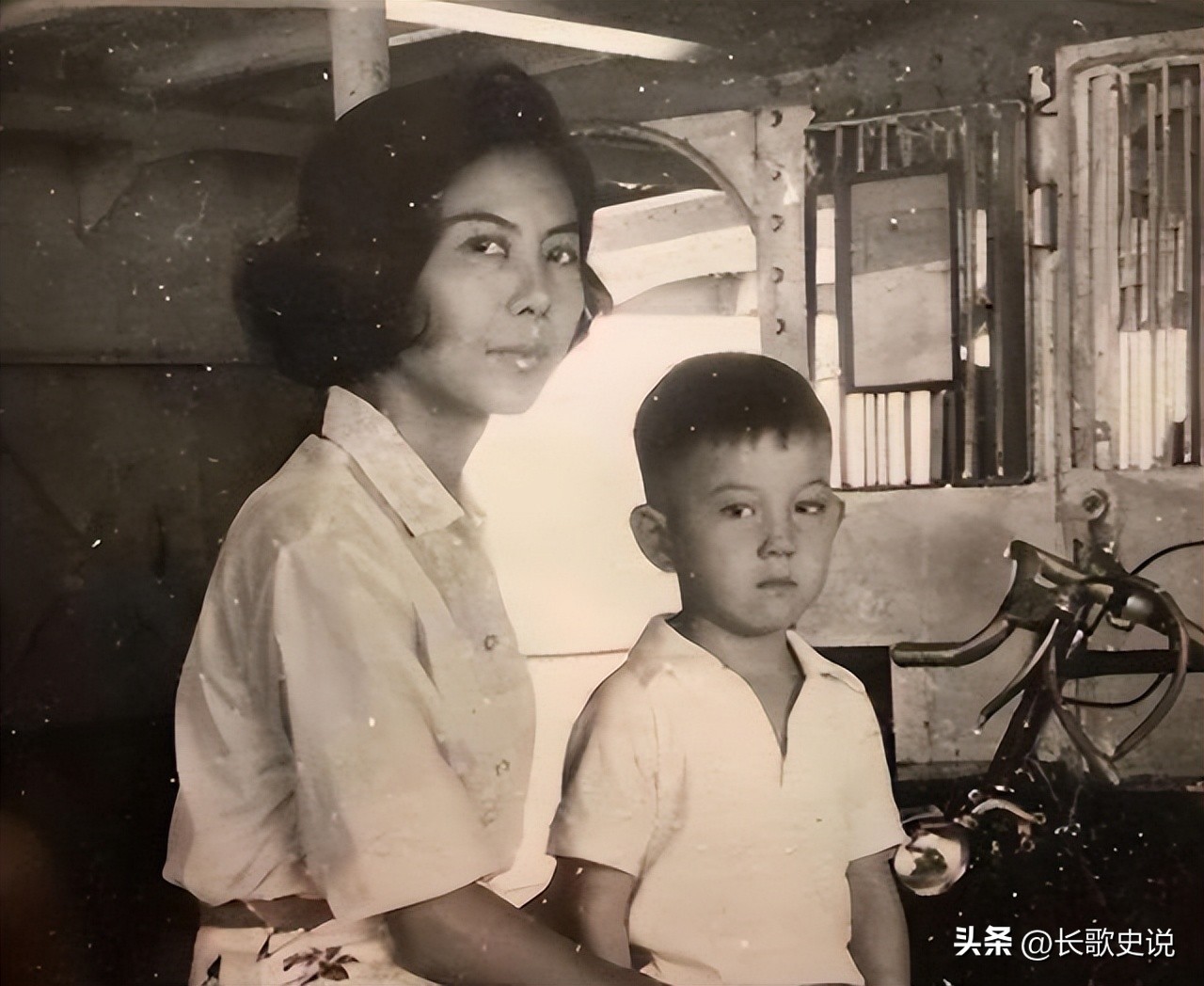 黄秋生现身金像奖被喊滚出国!曾扬言自己是英国人,如今死不承认