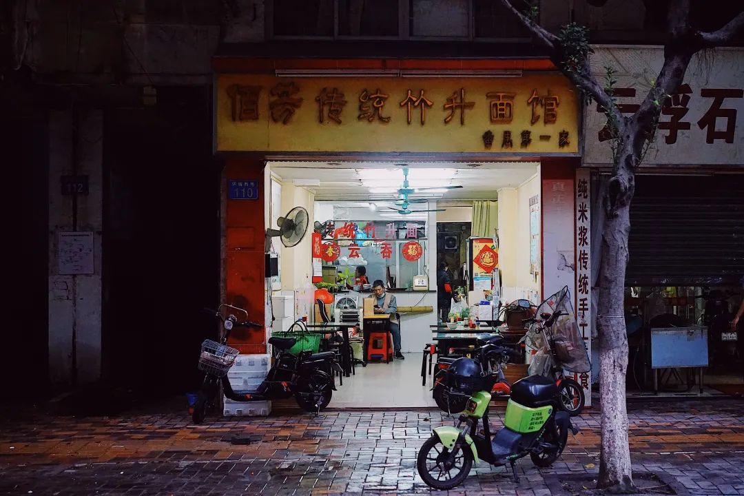 奇了怪了，究竟是什么宝地让广州老饕们也净爱往这钻？