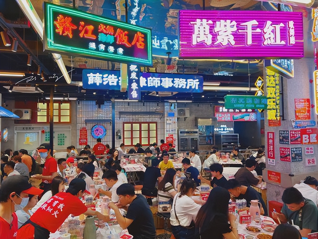 吃南昌美食辣哭的外地网红,网红江西南昌吃辣