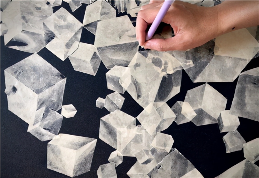 日本妹子把白纸刻成玻璃杯，连水珠都能看见，裸眼3D还能这么玩？