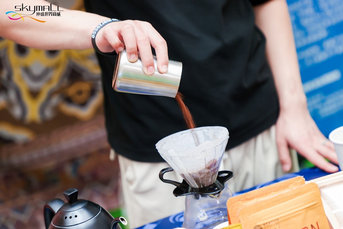 仲盛世界商城开启“云游世界”城市漫游计划