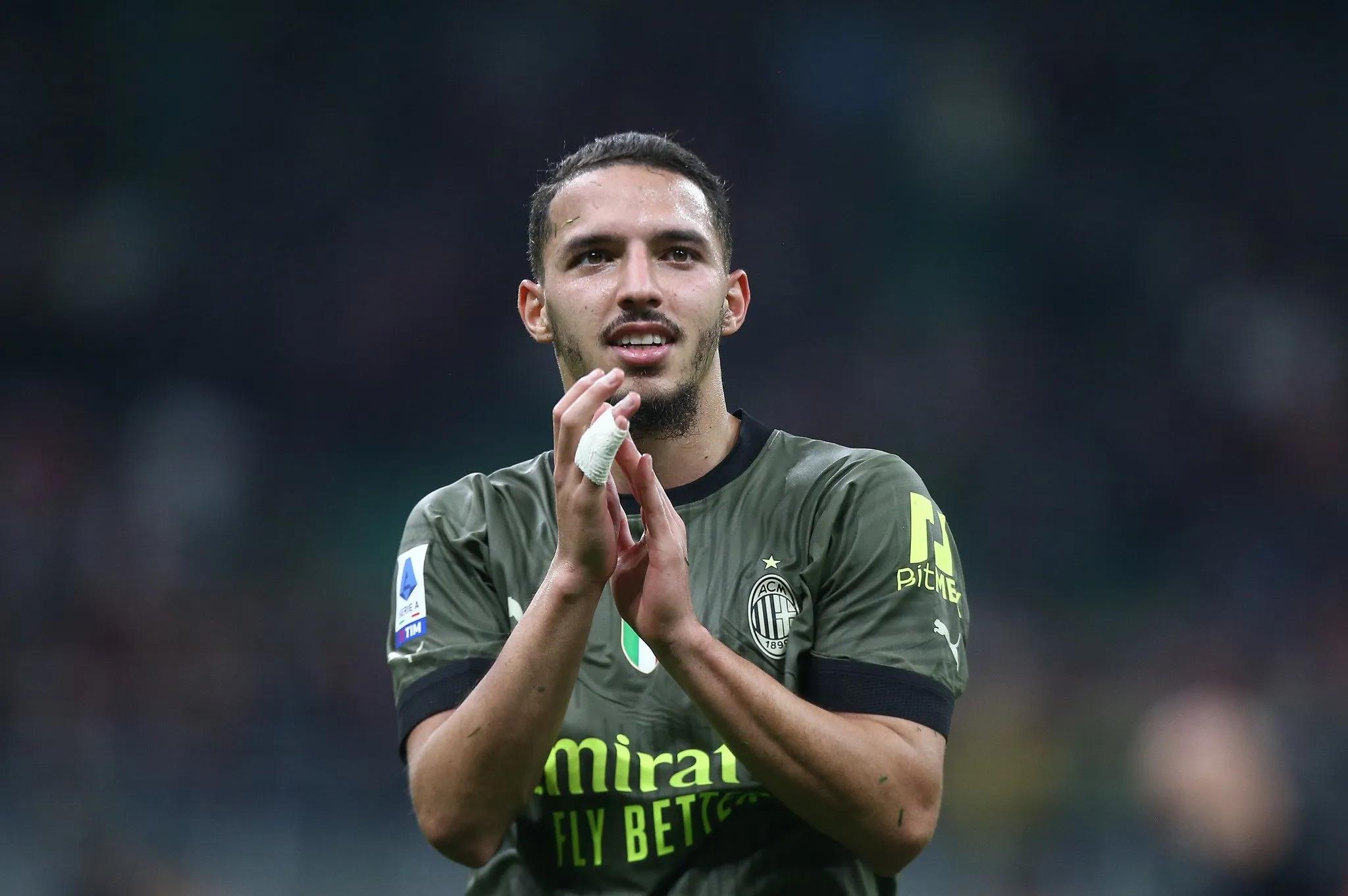 新闻报道c罗转会曼联视频,转会巴塞罗那的米兰球员