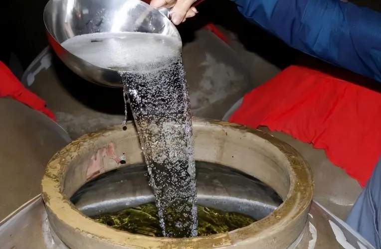 97年香港回归2斤装赖茅价格,香港回归特制赖茅一斤多少钱