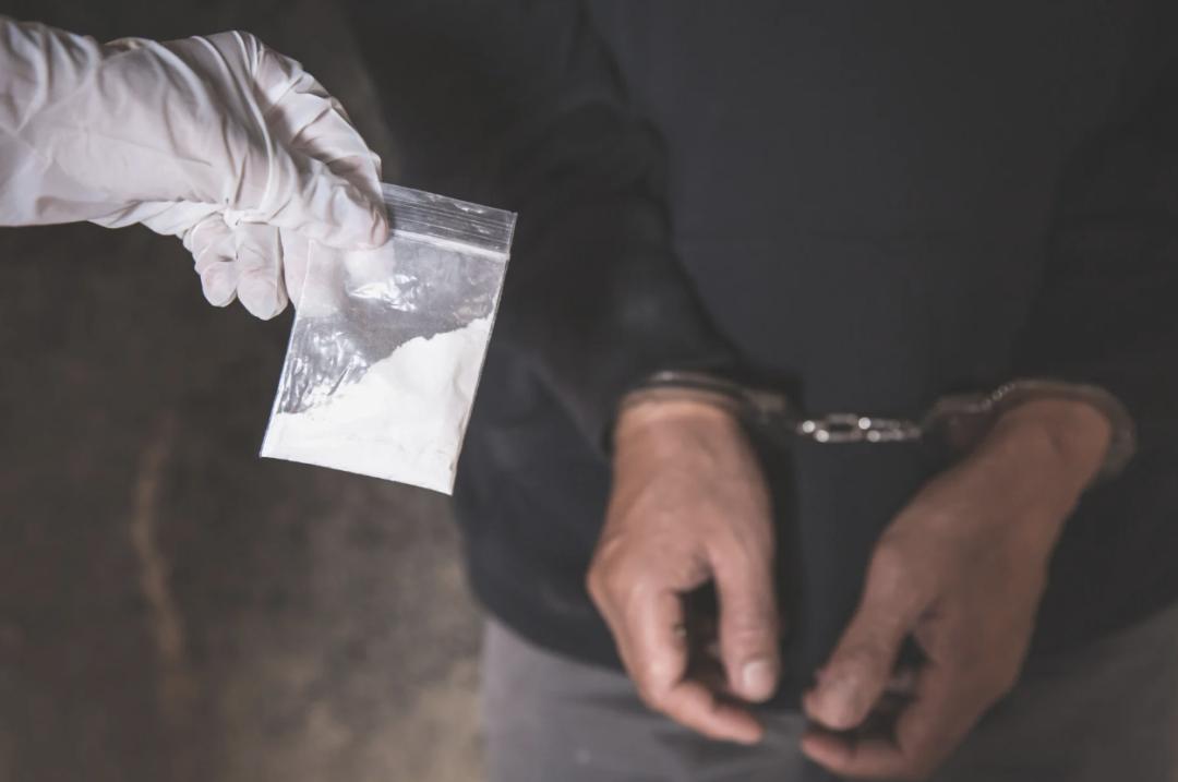 华人夫妇回加拿大当场被罚10万,华人夫妇被抓