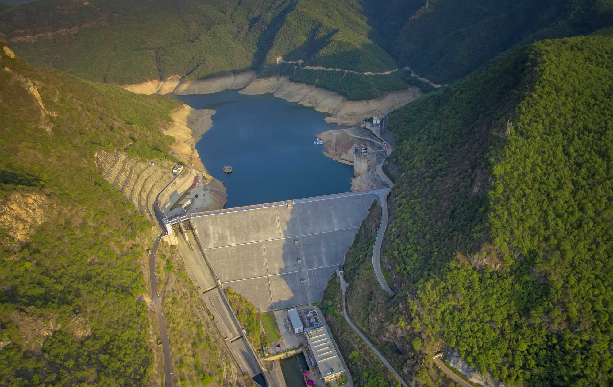 参与市场交易的用户，还需收取基本电费吗？