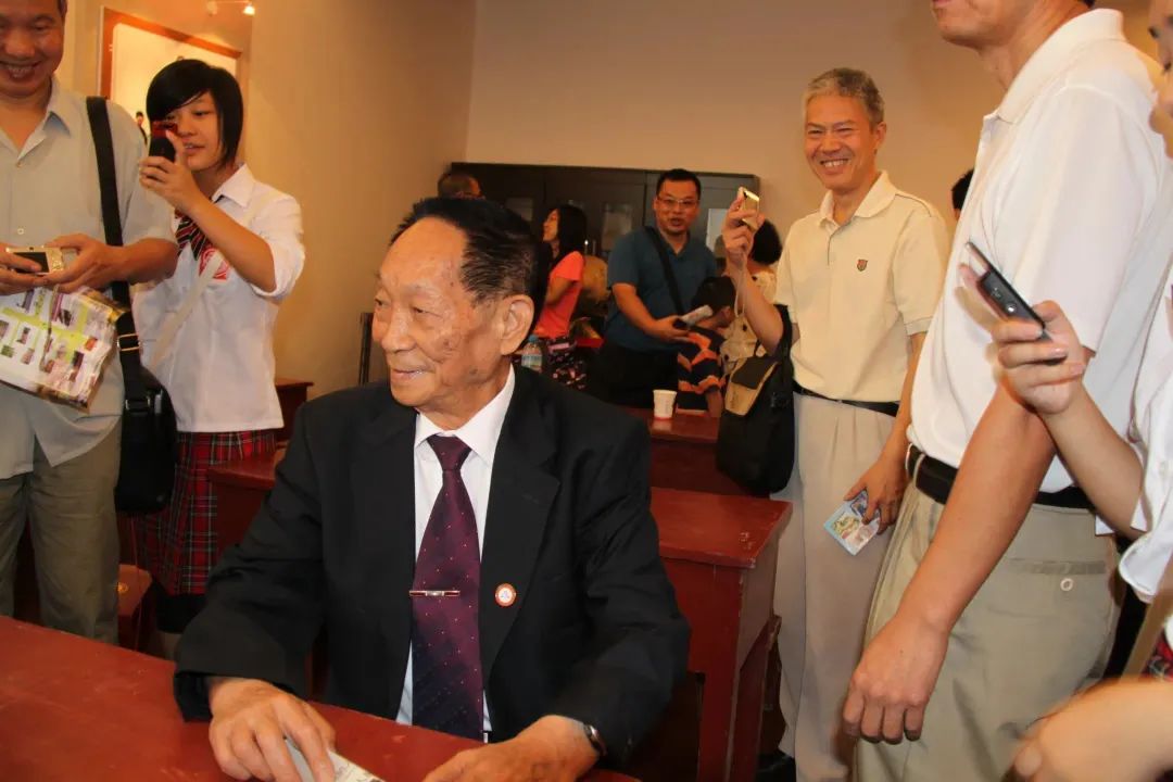 姝︽眽鐧惧勾鍚嶆牎,姝︽眽鐧惧勾楂樹腑