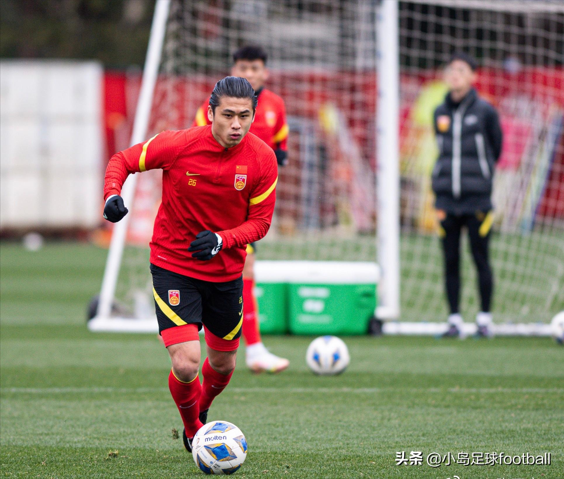 张玉宁怒怼自媒体,足球张玉宁吐槽大会