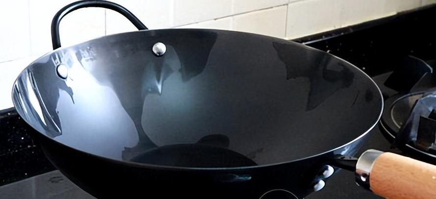 不粘锅涂层轻微刮出条印有毒吗,不粘锅涂层危害视频