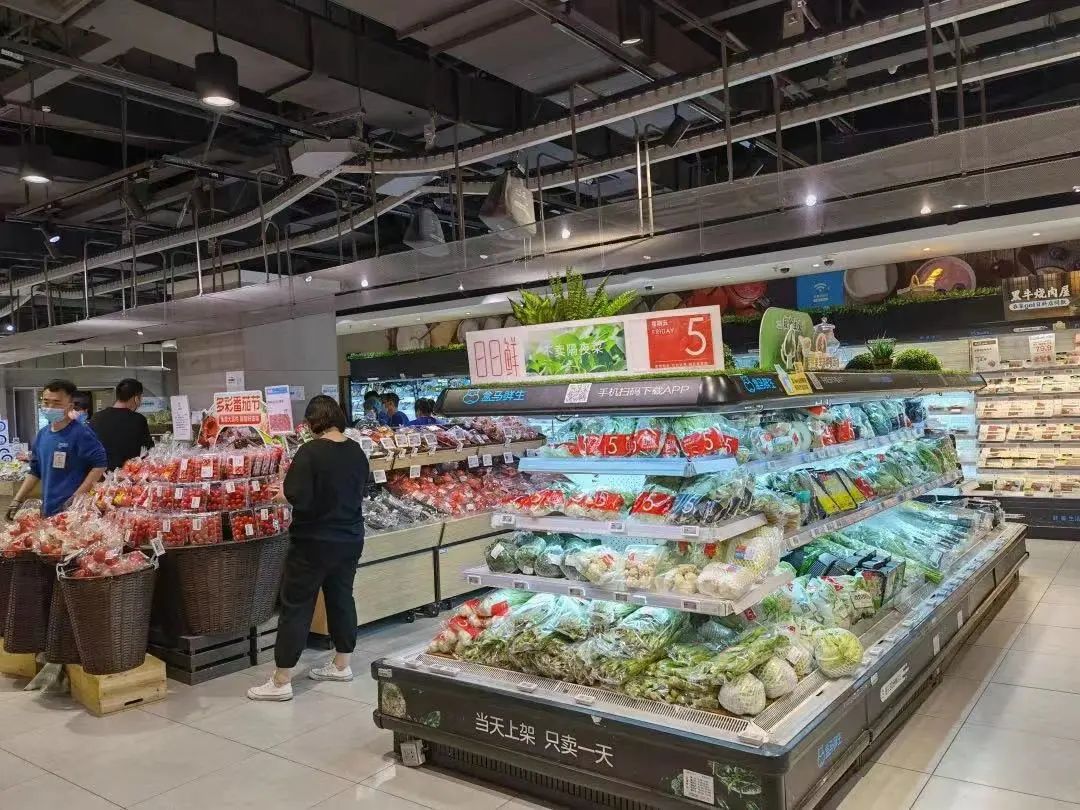 淘宝首家服装集合店营业，都2022年了电商做线下还有戏吗？