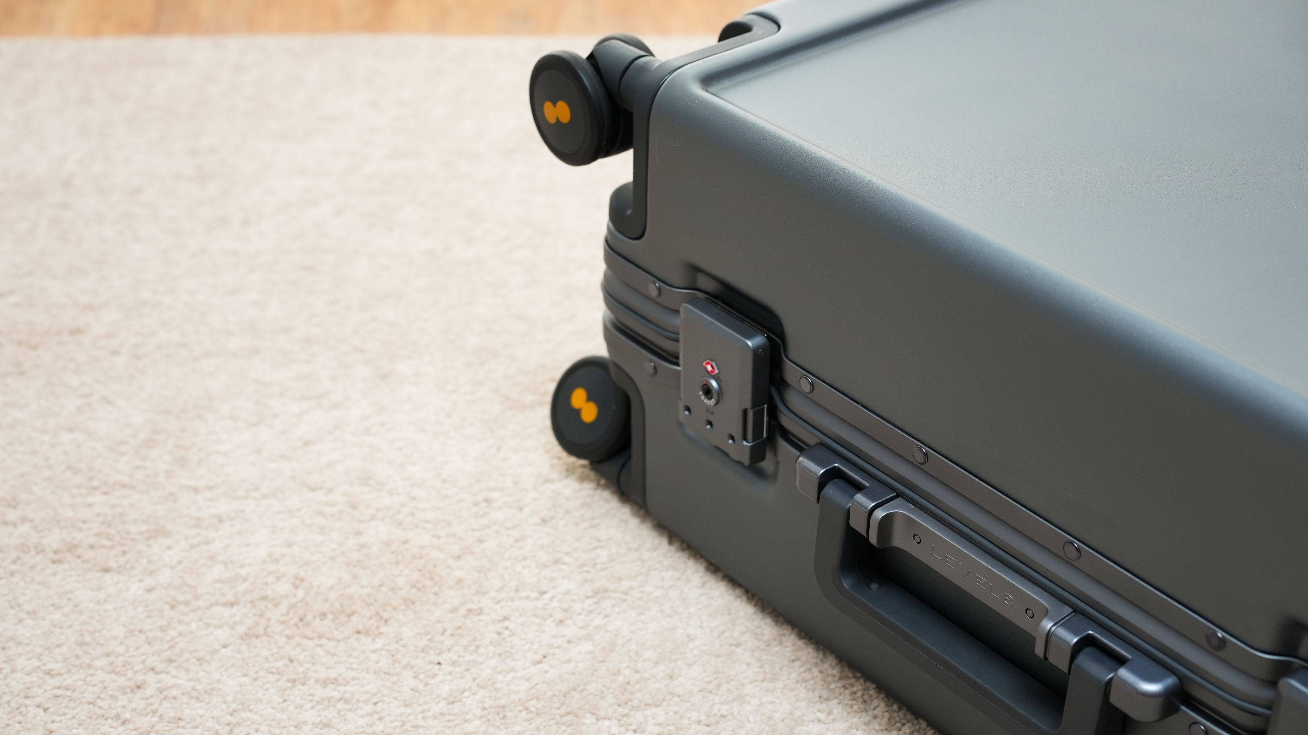 外交官行李箱和地平线8号哪个好 (3天旅行适合多大的行李箱)