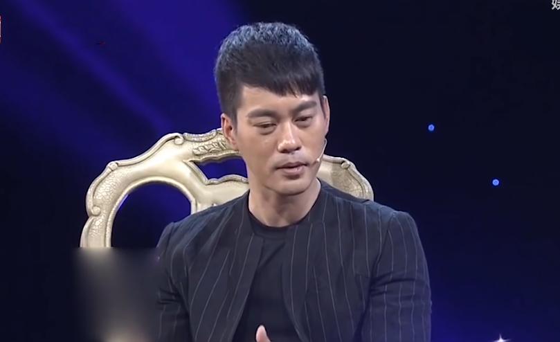 陈国坤：被周星驰雪藏，8年仅拍2部戏，成名后跪在李小龙墓前痛哭