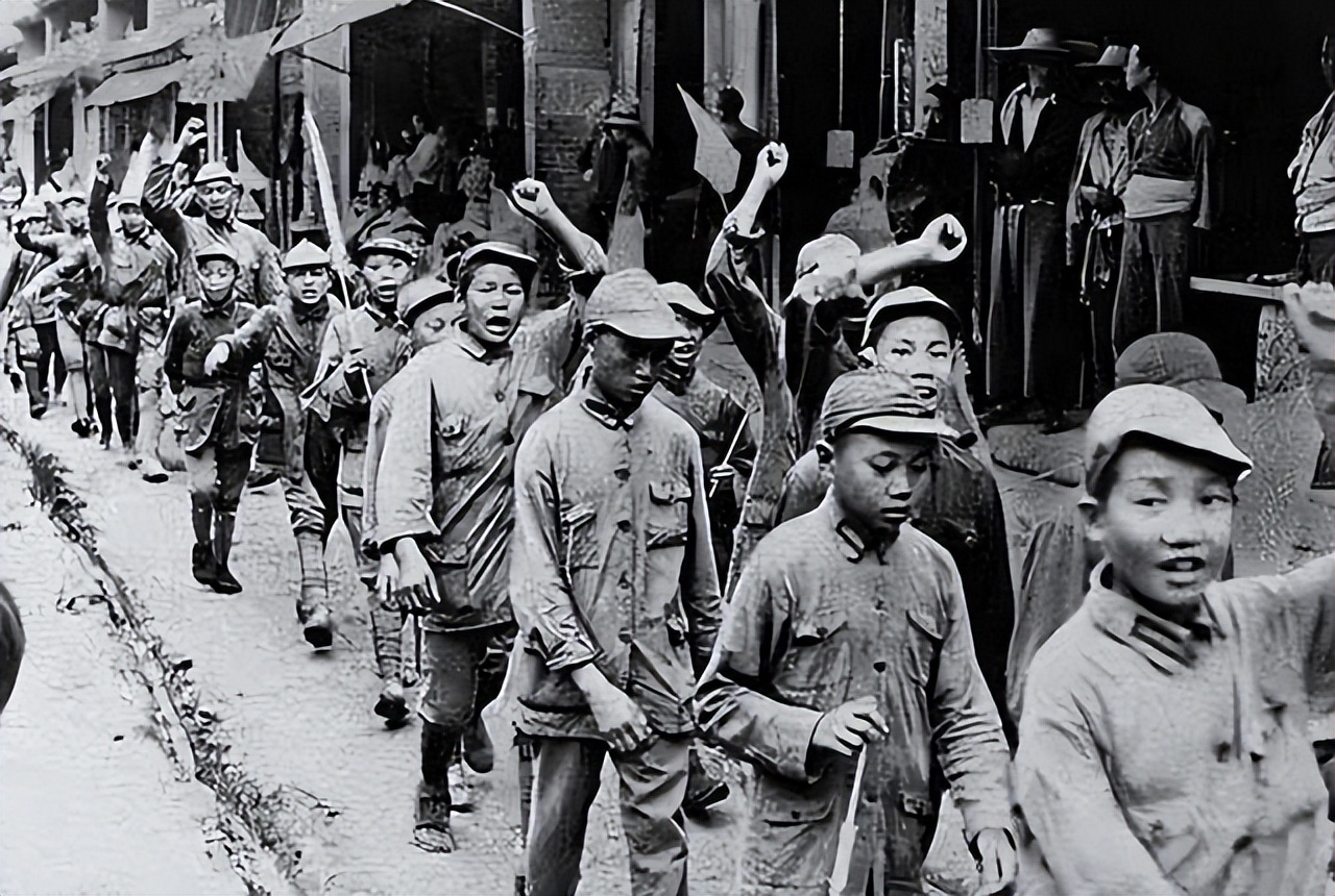 1953年，志愿军师长负伤后回家探亲，发现拉车的车夫就是父亲