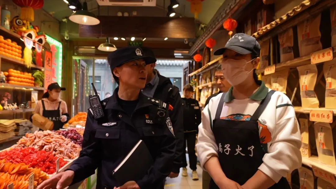 一个胡同女警和她的18年...