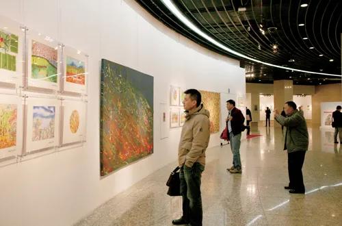 “垃圾创作”狂卖500万，网友忍不住群嘲：污染环境，这也叫艺术