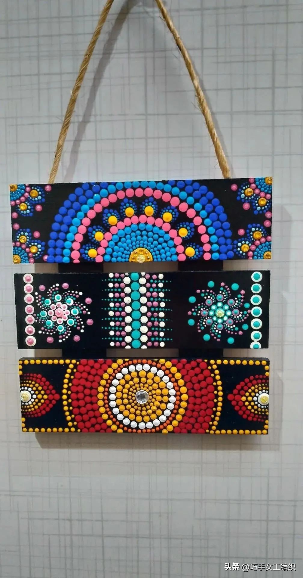 她用粗细不同的铅笔，棉签，牙签，筷子…竟把家里的旧物翻了个新