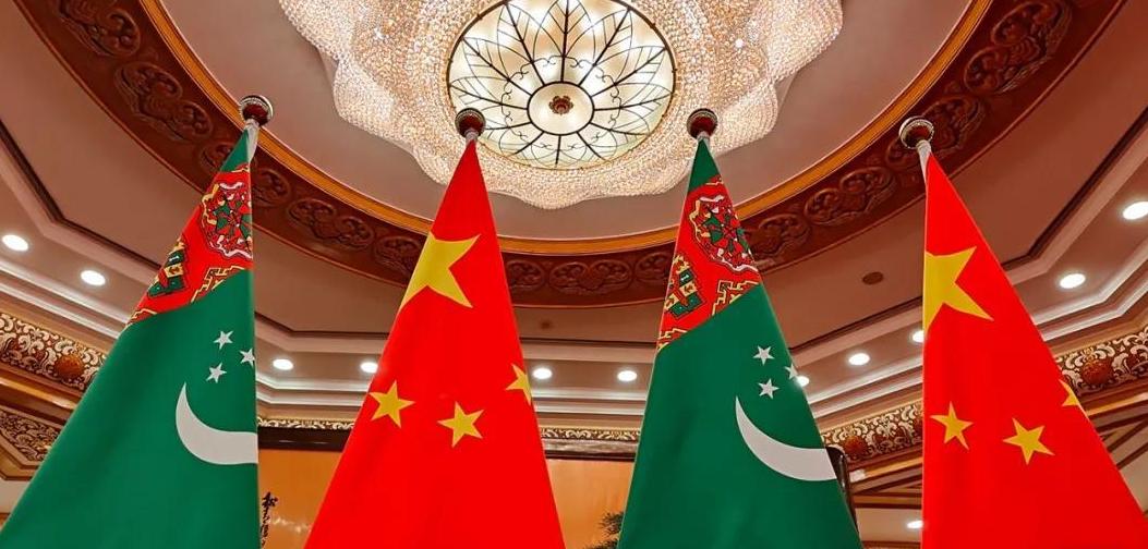 亚洲唯一中立国，水电免费汽油仅一毛，这个国家为何能闷声发大财