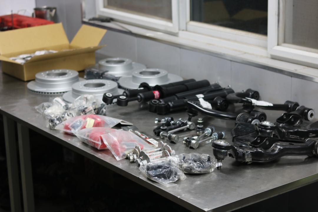 03年丰田霸道全车翻新多少钱,2004款丰田霸道拆车视频