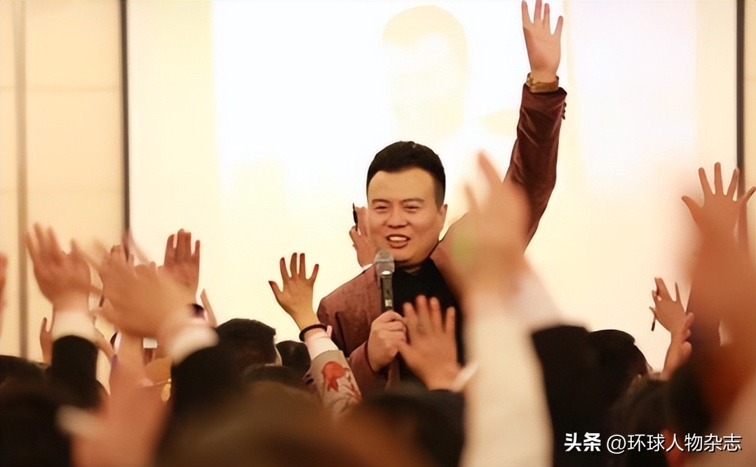 一个脚印卖4万！*底卧**揭秘疯狂的“成*学功**大师”